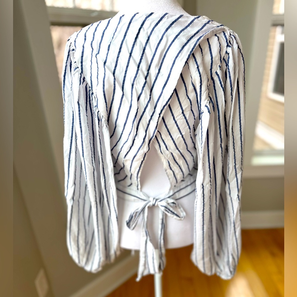 ZARA White Navy Blue Striped Tie Back V Neck Blouson Sleeve Cropped Blouse Sz L
